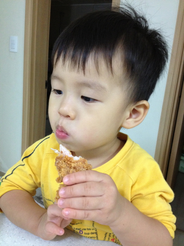 치킨먹는 동하군 (Hit:3903)