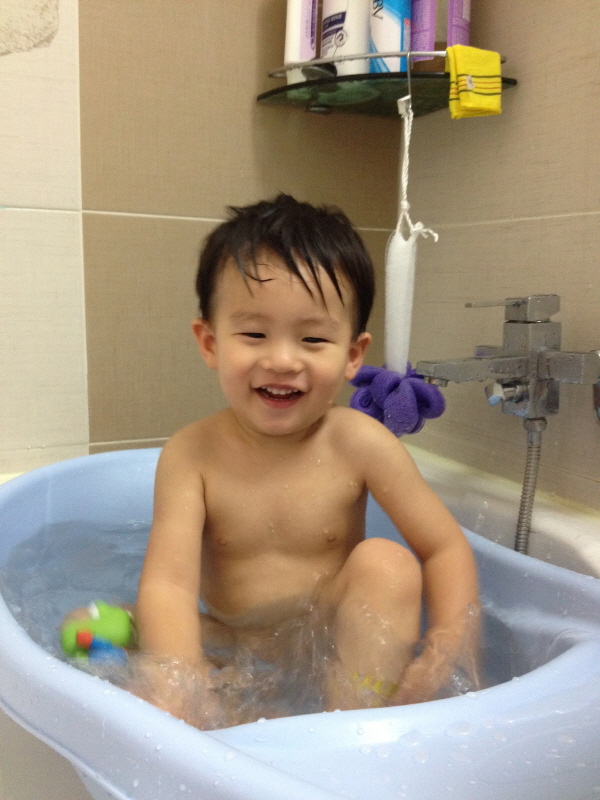 물놀이를 좋아하기 시작. (Hit:4337)