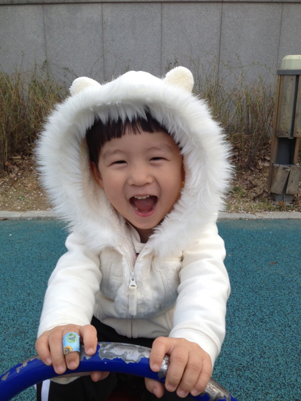 아파트 놀이터에서 한컷. (Hit:4497)