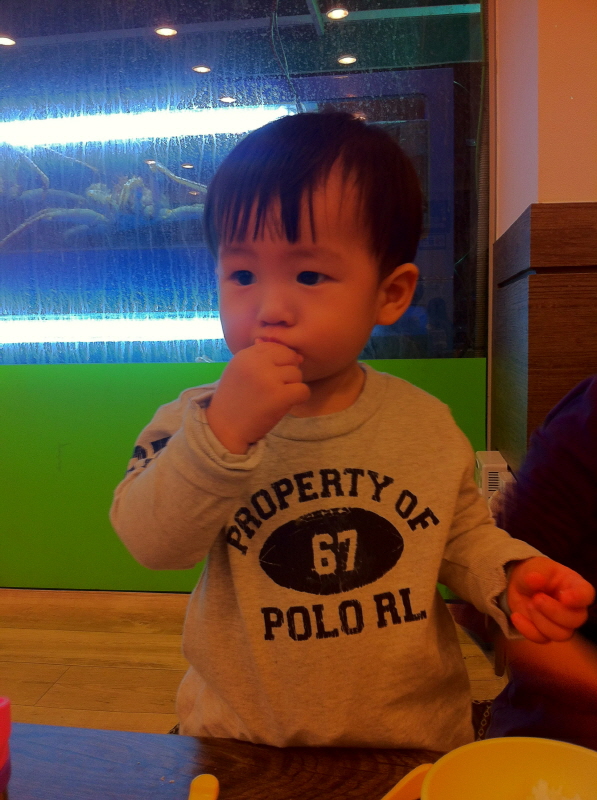 김동하가 먹고 있는 저것은? (Hit:3724)