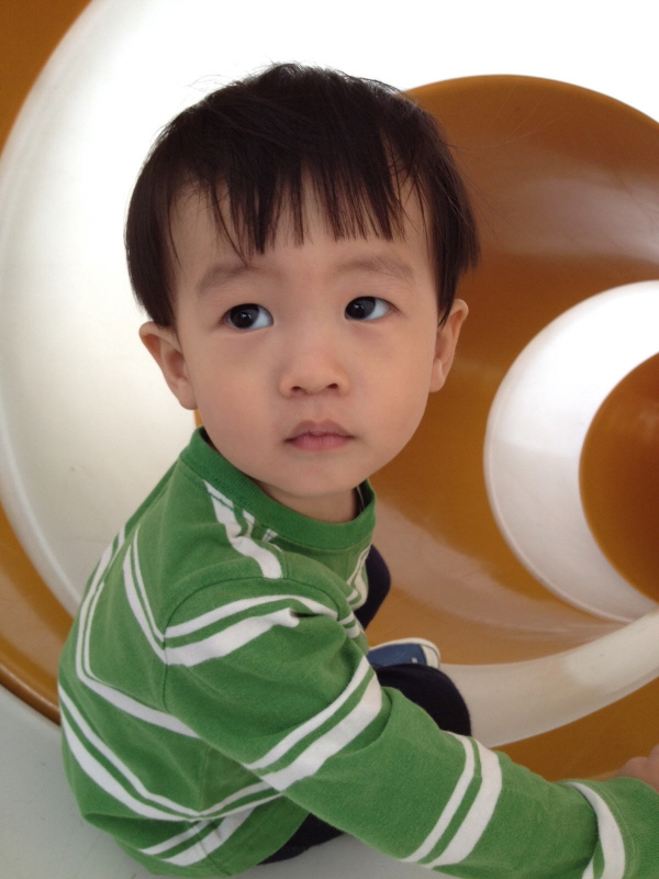 놀이터에서 신났네. (Hit:3651)