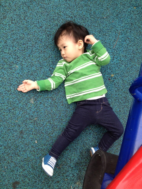 놀이터에서도 땡깡을. (Hit:3842)